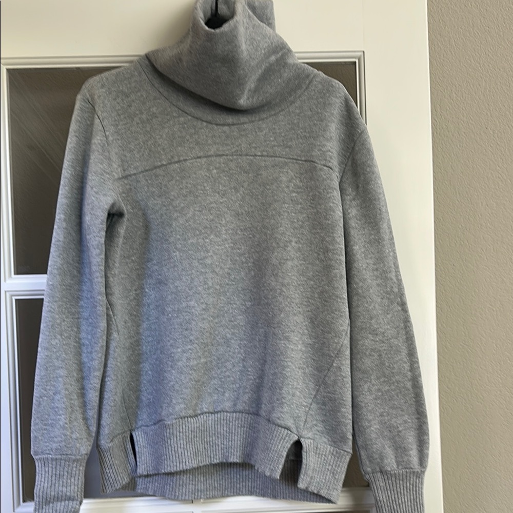 Alo yoga Cozy Gray Turtleneck Sweater, size small women